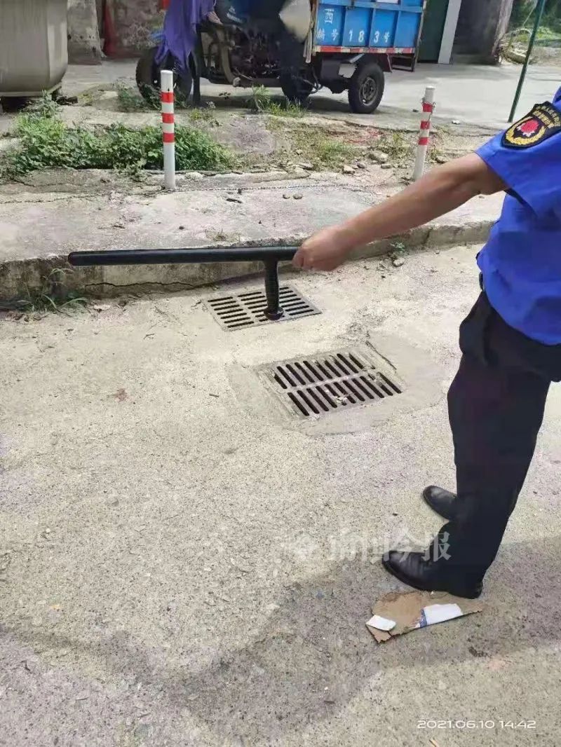 DƬ
